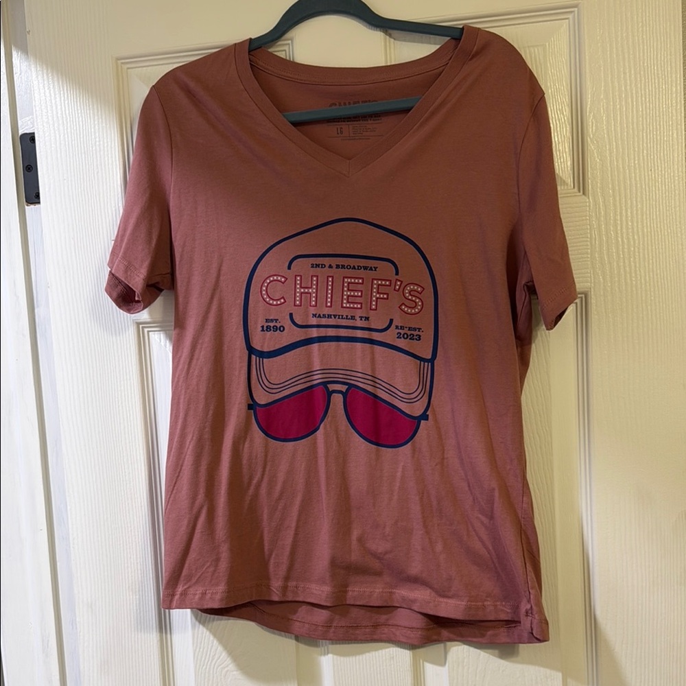 Chief's Graphic T-Shirt in Brown and Red Eric church